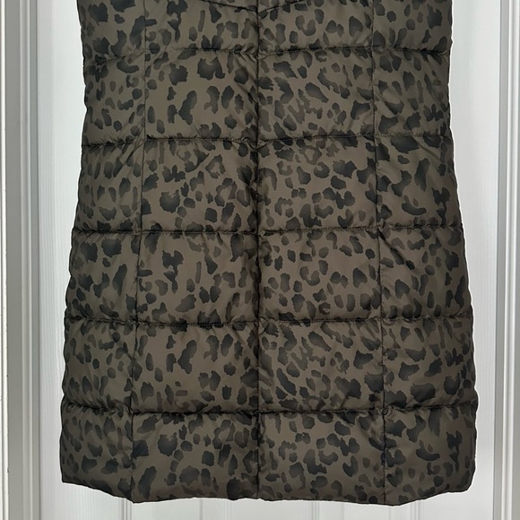 Evereve Peyton Jensen Leopard Rory Puffer Vest Longline Olive Green Size XS - Picture 11 of 13